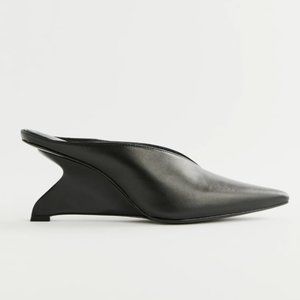 Reformation - Wei Pump Mule / Black Leather Size 10